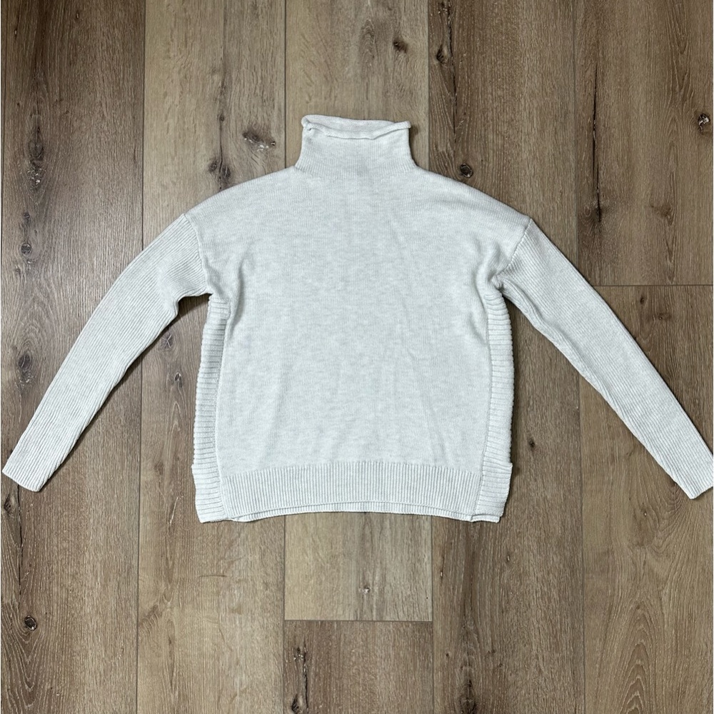 TAHARI Mock Neck Sweater Size Small Long Sleeves